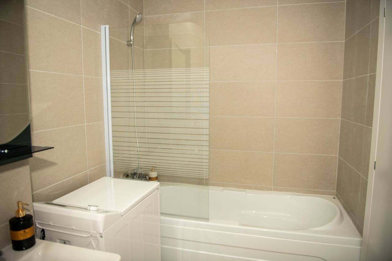Stefanestii de Jos Raphael Apartment North Bucharest Cosmopolis מראה חיצוני תמונה